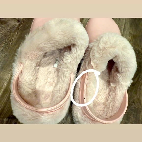 ✨ Pink Faux Fur-Lined Clogs (Size 10) – Never Worn! ✨ - Picture 4 of 4